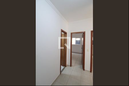 Corredor  de apartamento para alugar com 2 quartos, 40m² em Jaqueline, Belo Horizonte