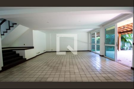 Sala de casa à venda com 4 quartos, 432m² em Barra da Tijuca, Rio de Janeiro