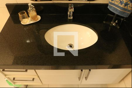 Banheiro de apartamento para alugar com 2 quartos, 65m² em Água Branca, São Paulo