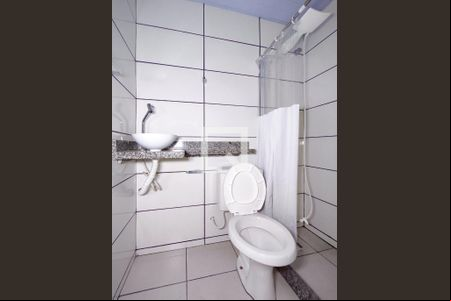 Banheiro de kitnet/studio para alugar com 1 quarto, 12m² em São Cristóvão, Rio de Janeiro