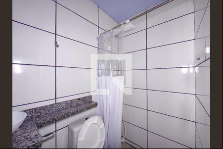 Banheiro de kitnet/studio para alugar com 1 quarto, 12m² em São Cristóvão, Rio de Janeiro