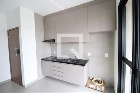 Sala/Cozinha de apartamento para alugar com 1 quarto, 34m² em Saraiva, Uberlândia