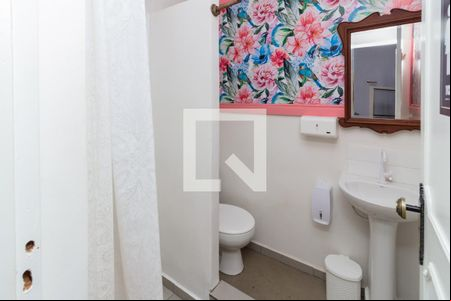 Banheiro de kitnet/studio para alugar com 1 quarto, 24m² em Pompeia, São Paulo