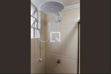 Banheiro de apartamento à venda com 1 quarto, 45m² em Vila Ipiranga, Porto Alegre