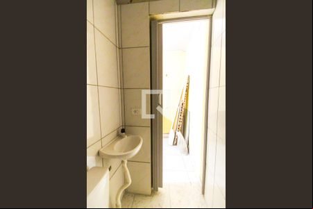 Banheiro de kitnet/studio para alugar com 1 quarto, 14m² em Itaquera, São Paulo