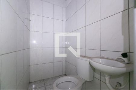 Banheiro  de kitnet/studio para alugar com 1 quarto, 14m² em Itaquera, São Paulo