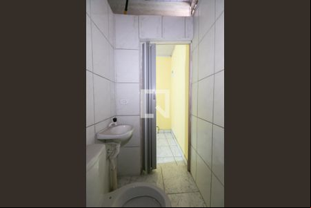 Banheiro  de kitnet/studio para alugar com 1 quarto, 14m² em Itaquera, São Paulo