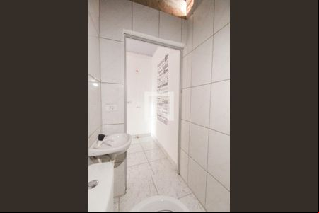 Banheiro de kitnet/studio para alugar com 1 quarto, 14m² em Itaquera, São Paulo