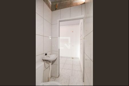 Banheiro de kitnet/studio para alugar com 1 quarto, 14m² em Itaquera, São Paulo