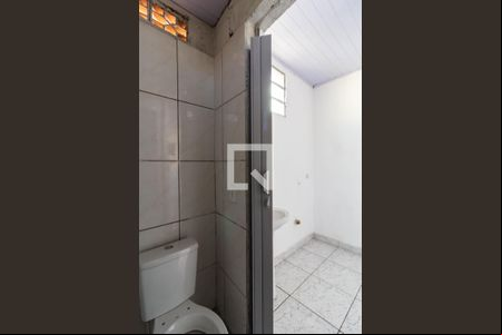 Banheiro de kitnet/studio para alugar com 1 quarto, 19m² em Itaquera, São Paulo