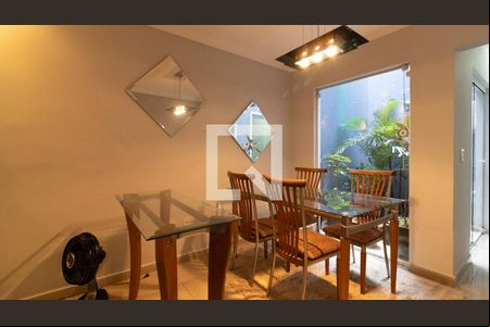 Sala de casa à venda com 3 quartos, 107m² em Vila Guilhermina, São Paulo