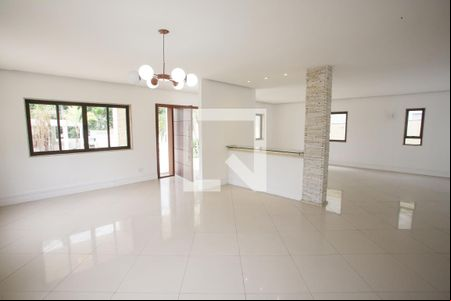 Sala de casa de condomínio para alugar com 5 quartos, 800m² em Jacarepaguá, Rio de Janeiro