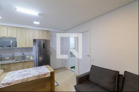 Sala/Cozinha de apartamento à venda com 2 quartos, 56m² em Conjunto Residencial José Bonifácio, São Paulo