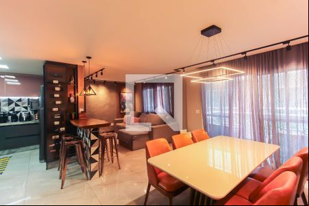 Sala de casa de condomínio à venda com 3 quartos, 240m² em Vila Invernada, São Paulo