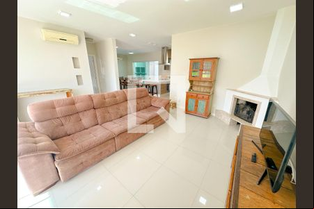 Sala de TV de casa para alugar com 4 quartos, 220m² em Cachoeira do Bom Jesus, Florianópolis