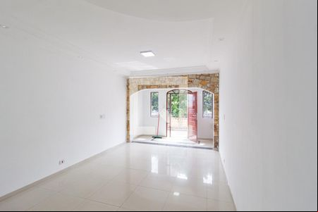 Sala de casa para alugar com 3 quartos, 200m² em Quitaúna, Osasco