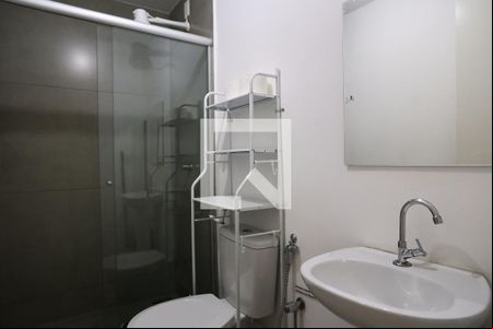Banheiro de kitnet/studio para alugar com 1 quarto, 35m² em Funcionários, Belo Horizonte