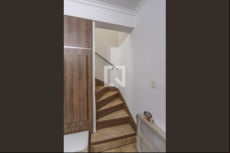 Escada  de casa à venda com 2 quartos, 110m² em Centro, Diadema