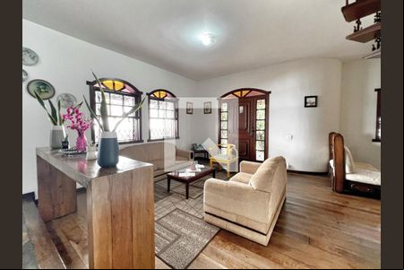 Casa à venda com 4 quartos, 337m² em Santa Lúcia, Belo Horizonte