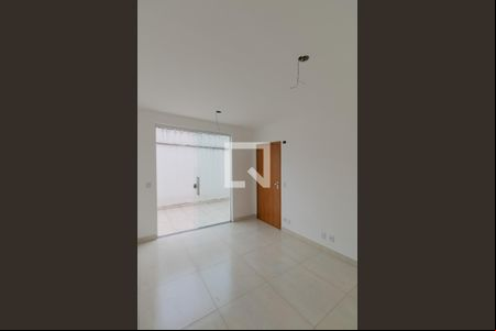 Sala de apartamento para alugar com 3 quartos, 115m² em Heliópolis, Belo Horizonte