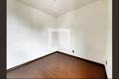 Quarto de apartamento à venda com 2 quartos, 75m² em Santo Antônio, Belo Horizonte