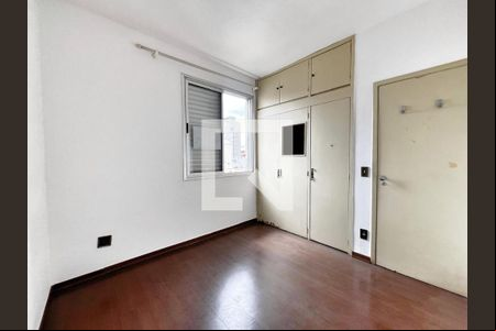 Quarto de apartamento à venda com 2 quartos, 75m² em Santo Antônio, Belo Horizonte