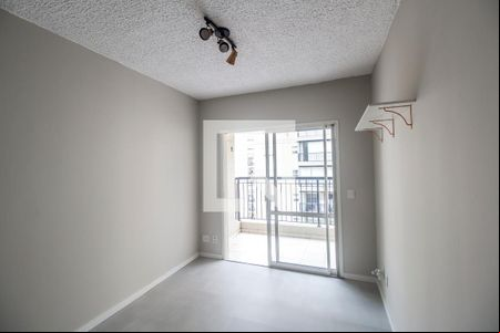 Sala de TV de apartamento à venda com 2 quartos, 69m² em Jardim Tupanci, Barueri
