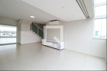 Sala de apartamento para alugar com 2 quartos, 190m² em Patrimônio, Uberlândia