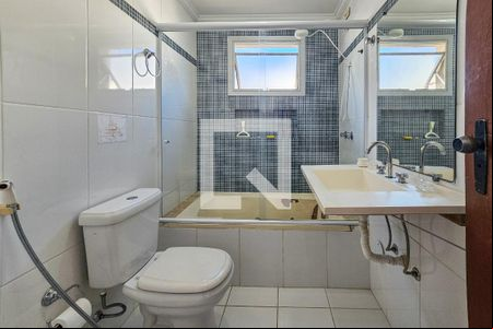 Banheiro  de apartamento para alugar com 1 quarto, 42m² em Jardim Tres Marias, Guarujá