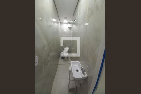 Banheiro de apartamento para alugar com 1 quarto, 27m² em Itararé, São Vicente
