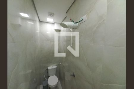 Banheiro de apartamento para alugar com 1 quarto, 27m² em Itararé, São Vicente