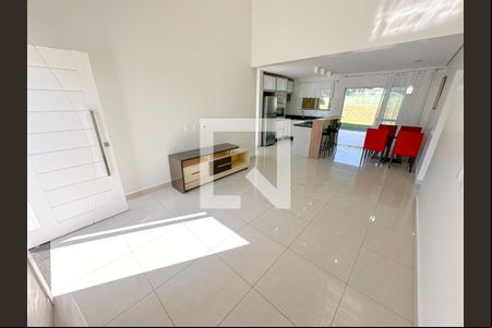 Sala de TV de casa para alugar com 3 quartos, 159m² em  São João do Rio Vermelho,, Florianópolis