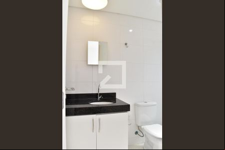Banheiro de kitnet/studio para alugar com 1 quarto, 29m² em Centro, Curitiba