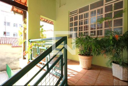 Varanda entrada de casa para alugar com 5 quartos, 245m² em Santa Cruz, Belo Horizonte