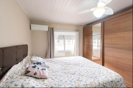 Quarto de casa à venda com 4 quartos, 200m² em Harmonia, Canoas