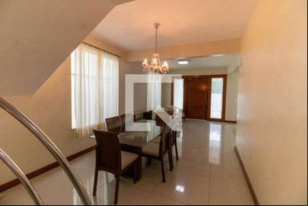 Sala de casa para alugar com 6 quartos, 600m² em Itaipu, Niterói