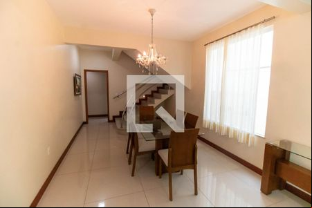 Sala de casa para alugar com 6 quartos, 600m² em Itaipu, Niterói