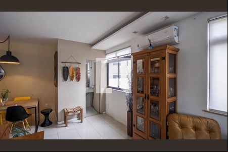 Sala de apartamento para alugar com 3 quartos, 110m² em Santo Antônio, Belo Horizonte