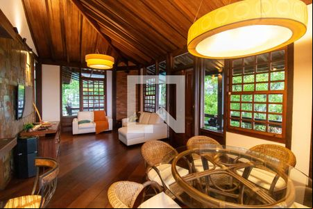 Sala de casa de condomínio para alugar com 3 quartos, 209m² em Cantagalo, Niterói