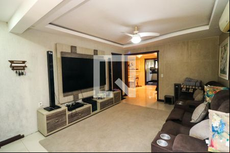 Sala de casa à venda com 4 quartos, 400m² em Medianeira, Porto Alegre
