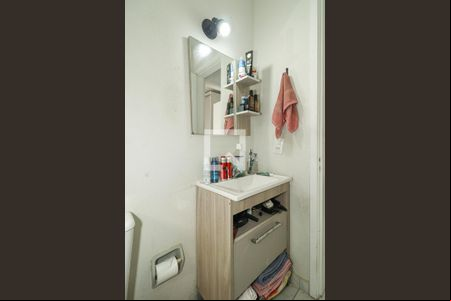 Banheiro de apartamento à venda com 1 quarto, 49m² em Vila Ipiranga, Porto Alegre