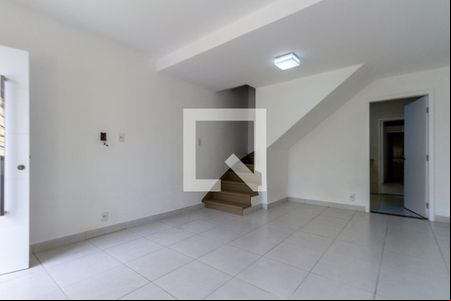 Sala de casa à venda com 2 quartos, 100m² em Campo Belo, São Paulo