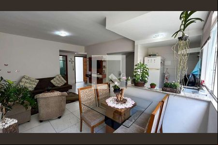 Casa à venda com 3 quartos, 152m² em Santa Efigênia, Belo Horizonte