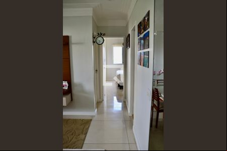 Corredor de apartamento à venda com 2 quartos, 80m² em Jardim Tupanci, Barueri