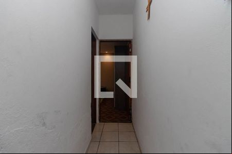 Corredor dos Quartos de casa à venda com 2 quartos, 200m² em Conjunto Habitacional Jova Rural, São Paulo