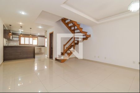 Sala de casa à venda com 3 quartos, 250m² em Tristeza, Porto Alegre