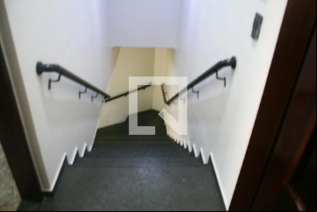 Escada de casa para alugar com 4 quartos, 300m² em Guilhermina, Praia Grande