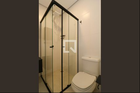 Banheiro de kitnet/studio para alugar com 1 quarto, 25m² em Vila Madalena, São Paulo