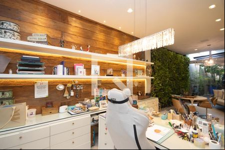 Escritório de casa à venda com 5 quartos, 650m² em  Horto Florestal, São Paulo