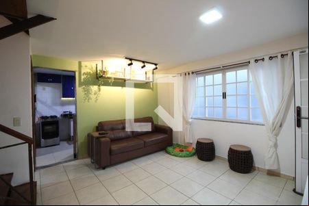 Sala de casa de condomínio à venda com 2 quartos, 140m² em Jacarepaguá, Rio de Janeiro